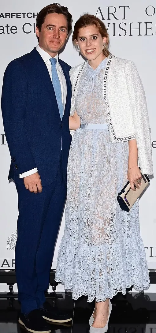 Принцесса Беатрис вышла в свет с мужем