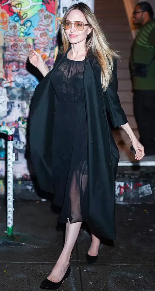 Анджелина Джоли в прозрачном наряде Анджелина Джоли в прозрачном наряде