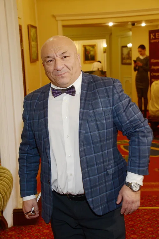 Михаил Богдасаров ушел от жены к молодой любовнице Михаил Богдасаров ушел от жены к молодой любовнице