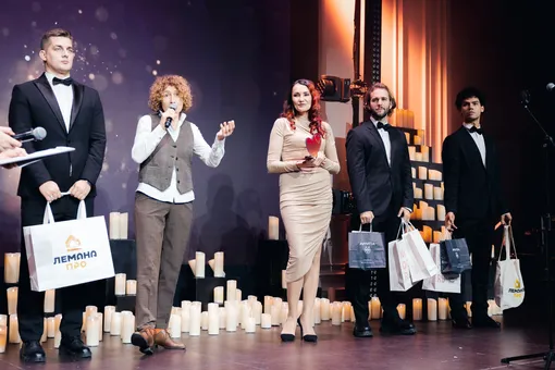 Екатерина Михайлова и Елена Ландэ, награждение в номинации «Пора готовить»