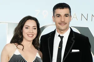 Звезда сериала «Белый лотос» Обри Плаза родила первенца от актера Кристофера Эбботта Звезда сериала «Белый лотос» Обри Плаза родила первенца от актера Кристофера Эбботта