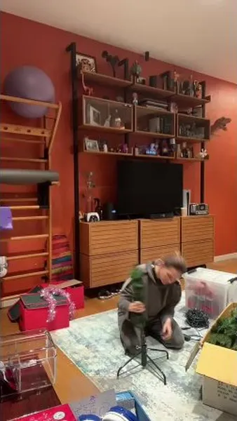 Нажми и смотри