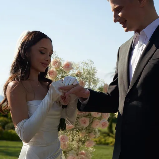 Юлия Шашкова вышла замуж за Славу Комиссаренко в сентябре Юлия Шашкова вышла замуж за Славу Комиссаренко в сентябре