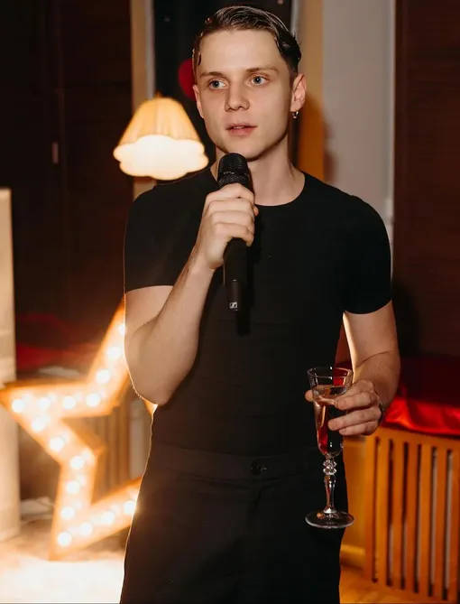 Ваня Дмитриенко душевно поговорил со стриптизершей