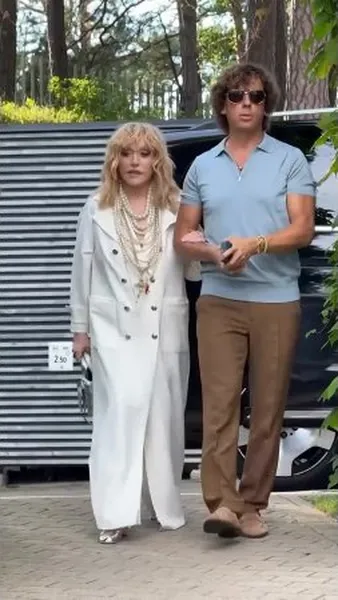 Нажми и смотри