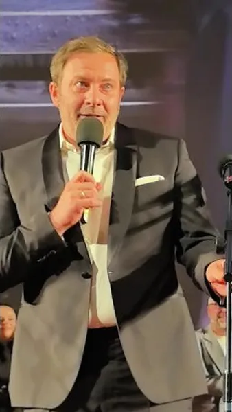 Нажми и смотри