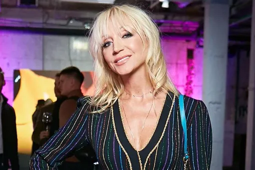 «Красавица наша!»: Кристина Орбакайте в платье с декольте очаровала москвичей «Красавица наша!»: Кристина Орбакайте в платье с декольте очаровала москвичей