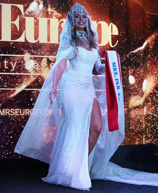 Анастасия Белик на конкурсе национальных костюмов