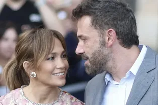 «В машине с бывшей выглядел веселее»: Бена Аффлека заметили с Дженнифер Лопес впервые после его объятий с Гарнер «В машине с бывшей выглядел веселее»: Бена Аффлека заметили с Дженнифер Лопес впервые после его объятий с Гарнер