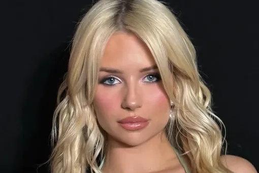 Сестра Кейт Мосс показала фигуру в откровенном розовом бикини на размер меньше Сестра Кейт Мосс показала фигуру в откровенном розовом бикини на размер меньше