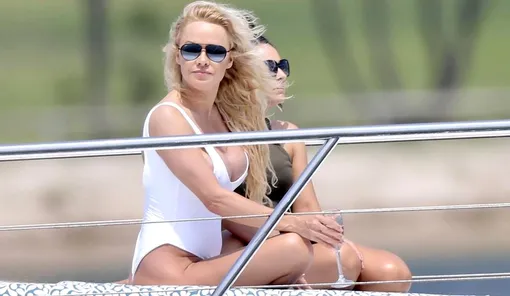 Актрису заметили во время съемки на яхте Актрису заметили во время съемки на яхте