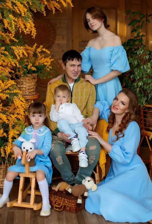 Алексей и Елена Потехины с детьми Алексей и Елена Потехины с детьми