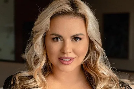 «Какое увлекательное приключение!»: Анна Семенович с женатым бойфрендом вместо Геленджика прилетели в другой город