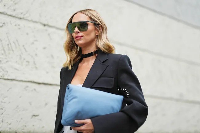 15 модных сумок в ледяном голубом – самом трендовом оттенке года