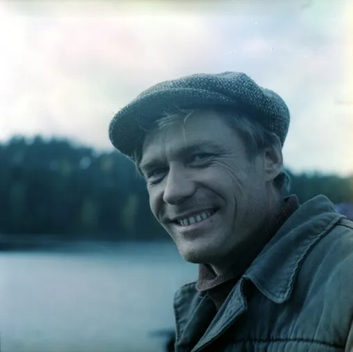 Александр Михайлов в фильме «Любовь и голуби» Александр Михайлов в фильме «Любовь и голуби»