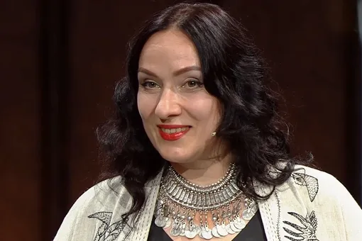 Шұлықтардағы жетілген порно Дискотекадағы шұлықтағы жалаңаш суреттер