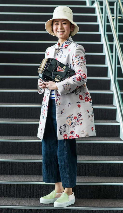 одежда с цветочным принтом фото