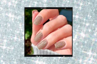 Просто блеск! 16 идей сверкающего маникюра с глиттером для встречи Нового года