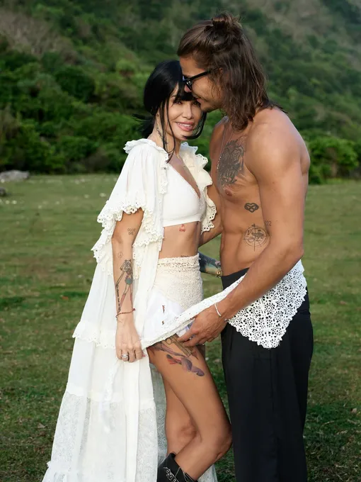 Айза готовится выйти замуж в третий раз