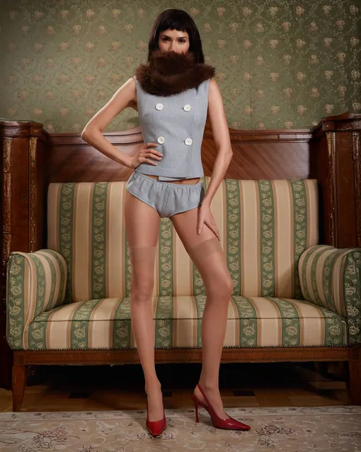 Алина Загитова любит позировать в эпатажных нарядах