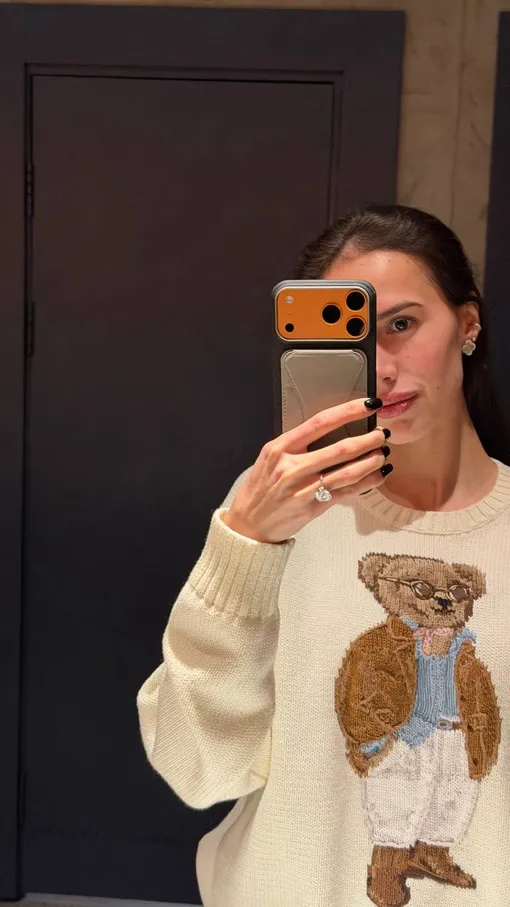 Алина Загитова показала кольцо Алина Загитова показала кольцо