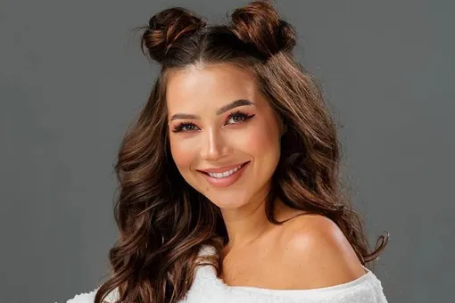 Лерчек находится на шестом месяце беременности от 37-летнего иностранца Лерчек находится на шестом месяце беременности от 37-летнего иностранца