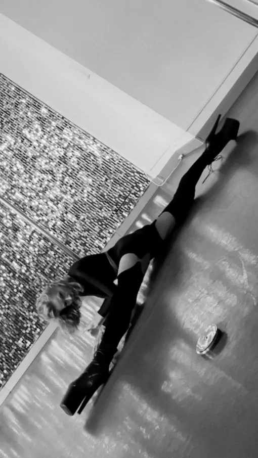 Светлана Ходченкова сделала шпагат