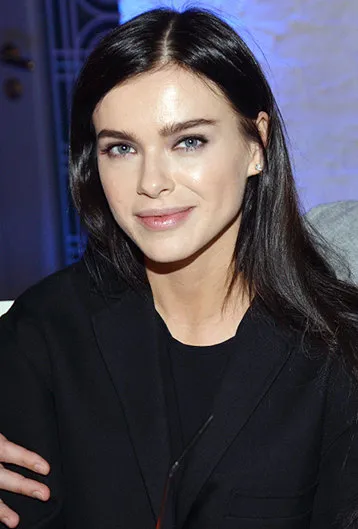 Она стала суперзвездой в составе «Серебра», а теперь успешно работает сольно участницы фабрики звезд