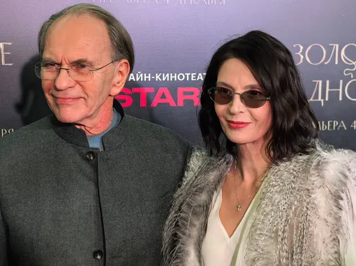 Супруги Алексей Гуськов и Лидия Вележева на красной дорожке