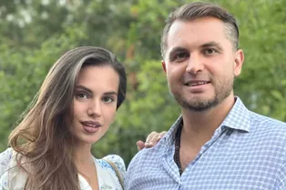 «Обвисшее тело не в моем вкусе»: муж звезды «Дома-2» Саши Артемовой оскорбил ее после свадьбы «Обвисшее тело не в моем вкусе»: муж звезды «Дома-2» Саши Артемовой оскорбил ее после свадьбы