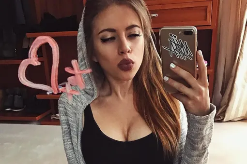 Катя Кабак показала подтянутую фигуру в одних трусиках после массажа