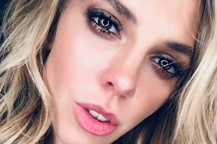 «Удивительная худышка!»: звезда Comedy Woman снялась в «голом» платье без белья «Удивительная худышка!»: звезда Comedy Woman снялась в «голом» платье без белья