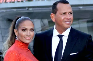 «Любовь победила!»: страстные поцелуи Дженнифер Лопес с женихом вызвали ажиотаж