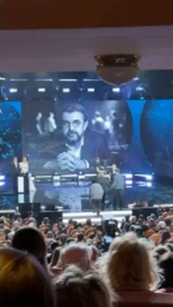 Нажми и смотри