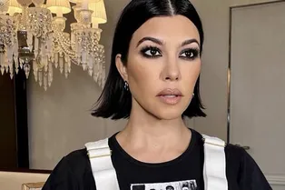 «Живот размером с тыкву»: беременная Кортни Кардашьян в облегающем платье произвела фурор «Живот размером с тыкву»: беременная Кортни Кардашьян в облегающем платье произвела фурор