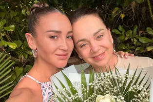 «Начинаю свой день с той, кто подарил мне жизнь»: Ольга Бузова в 40-летний юбилей обратилась к маме на Мальдивах