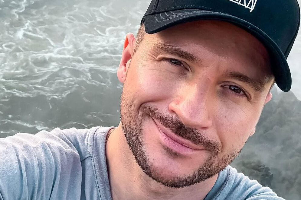 «Во всем доме выключили электричество»: Сергей Лазарев застрял в лифте с другими жильцами дома