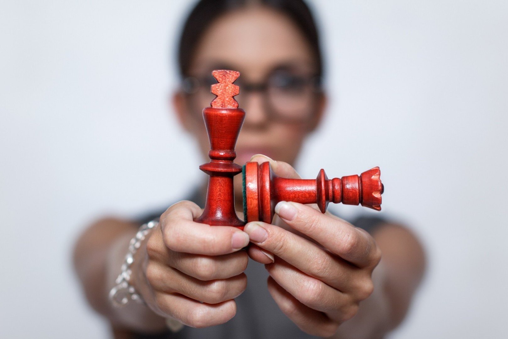 Олар жыныстық қатынасқа орыс тілінде сабақ береді