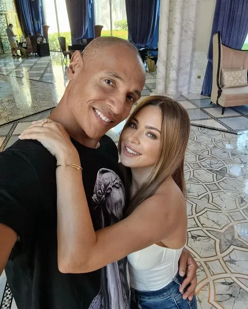 Ани Лорак встречается с испанским манекенщиком Исааком Виджраку