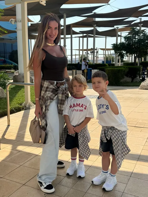 Катя Жужа с сыновьями Катя Жужа с сыновьями