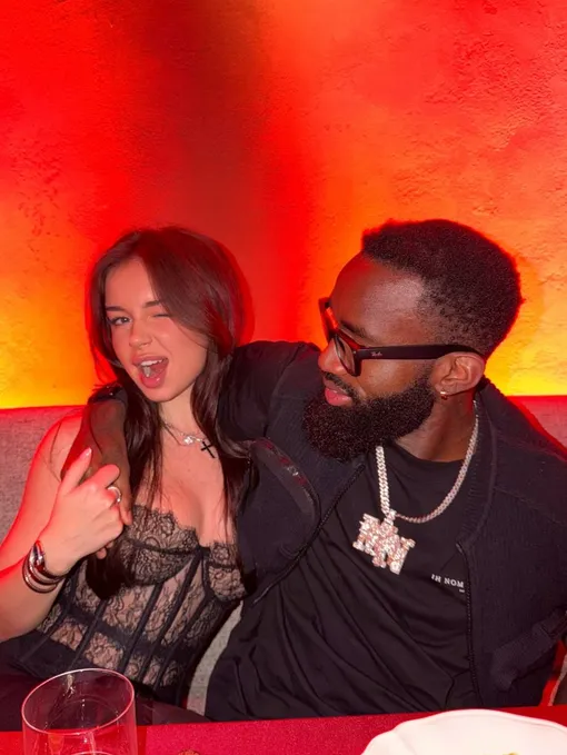 Муми Нгамалё изменил Нике Муми Нгамалё изменил Нике