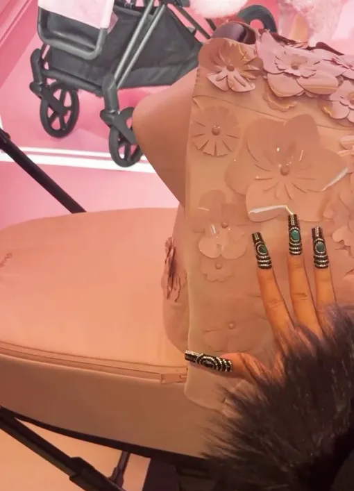 Карди Би показала коляску Карди Би показала коляску