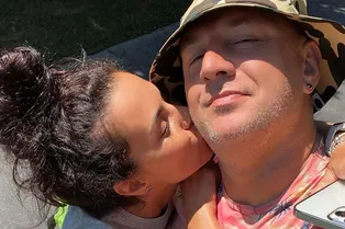 «Решил жену отшлепать?»: Настя Каменских в бикини эротично позировала для Потапа «Решил жену отшлепать?»: Настя Каменских в бикини эротично позировала для Потапа