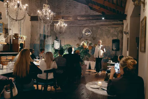 В Москве состоялся благотворительный литературный вечер В Москве состоялся благотворительный литературный вечер