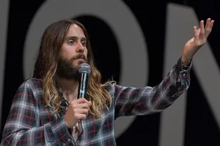 Джаред Лето пообещал поклонницам сюрприз Джаред Лето пообещал поклонницам сюрприз