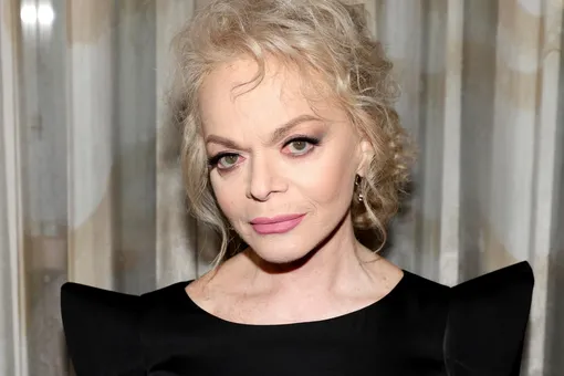 Лариса Долина получила 1 млн рублей аванса при продаже элитной квартиры Полине Лурье Лариса Долина получила 1 млн рублей аванса при продаже элитной квартиры Полине Лурье