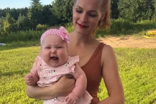 «Сладкие щечки, дочка просто няшка!»: Мэрилин Керро впервые показала малышку «Сладкие щечки, дочка просто няшка!»: Мэрилин Керро впервые показала малышку