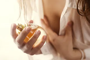 Запах притяжения: правда ли духи с феромонами делают нас привлекательнее Запах притяжения: правда ли духи с феромонами делают нас привлекательнее