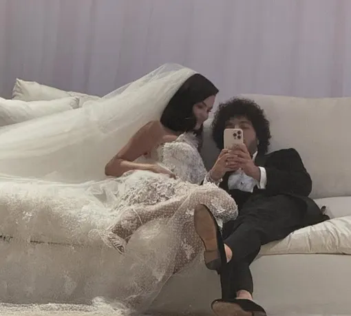 Селена Гомес и Бенни Бланко после церемонии