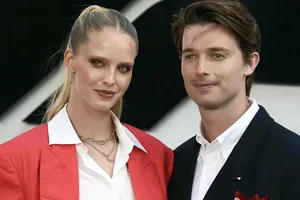 Патрик Шварценеггер поддержал Эбби Чемпион на ее первом fashion-шоу Victoria’s Secret через месяц после свадьбы Патрик Шварценеггер поддержал Эбби Чемпион на ее первом fashion-шоу Victoria’s Secret через месяц после свадьбы